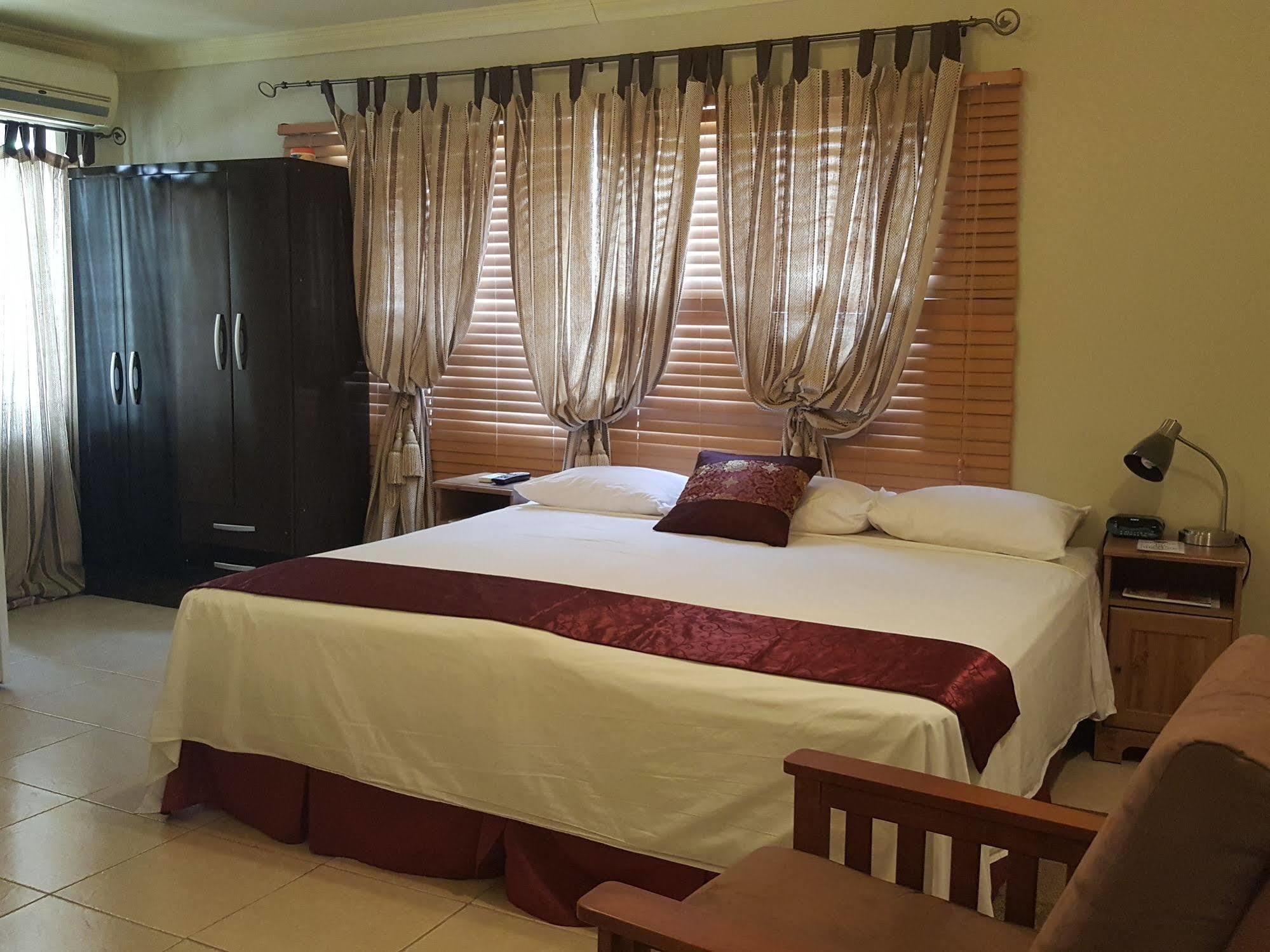 Savannah Maison Guest House Port of Spain Bagian luar foto