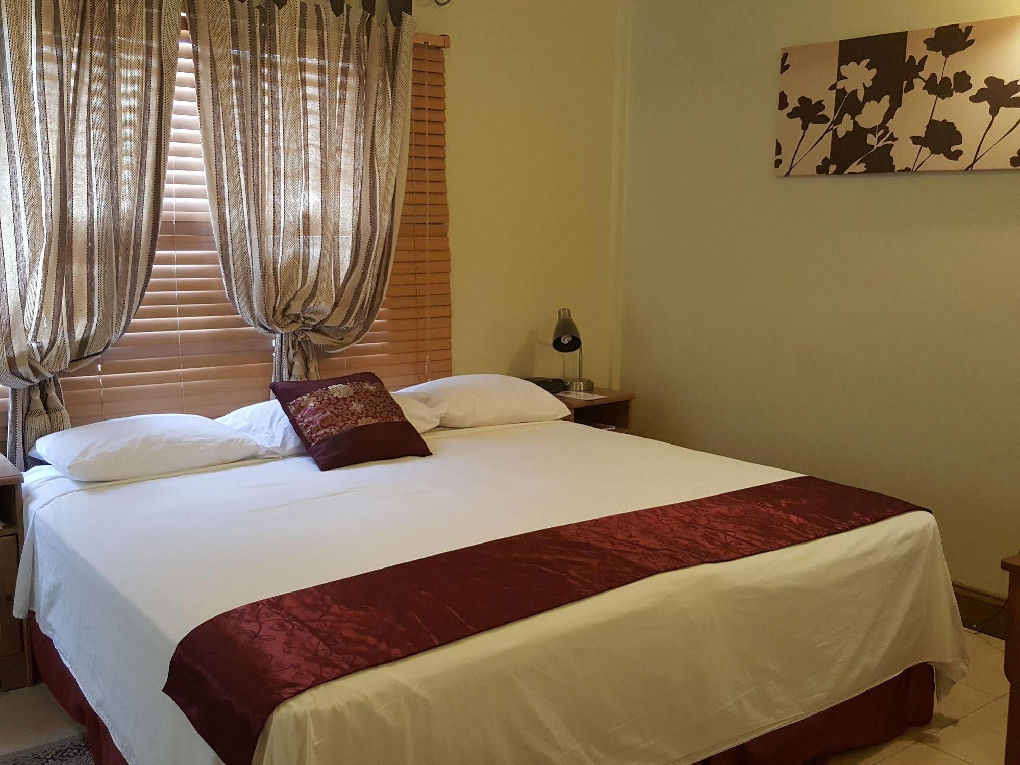 Savannah Maison Guest House Port of Spain Bagian luar foto